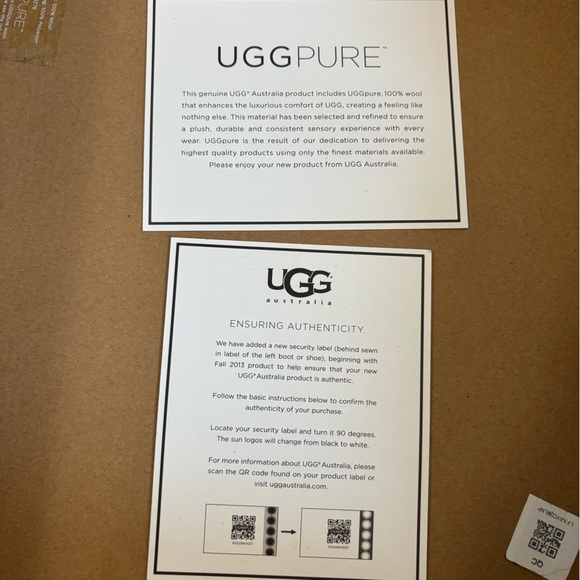 New Classic Short Navy Ugg Boots - Picture 9 of 13